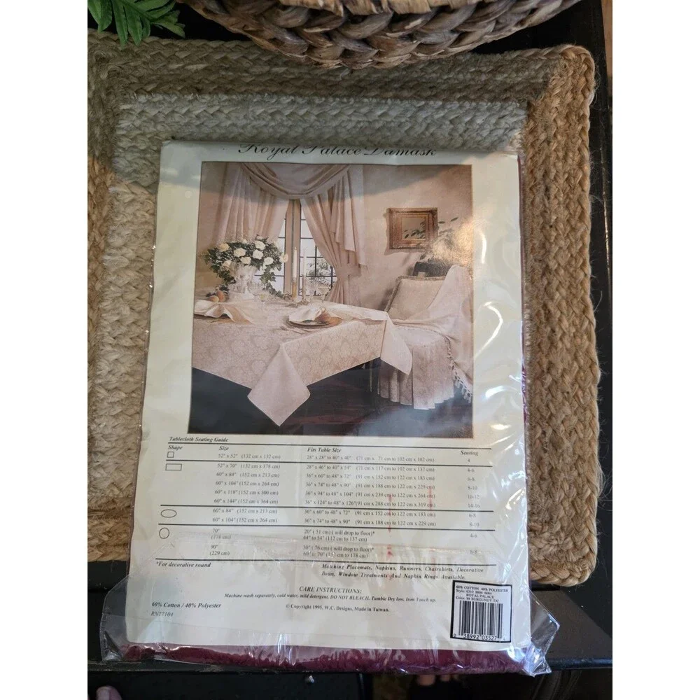 VTG Wilton Court Royal Palace Damask Tablecloth‎ 60